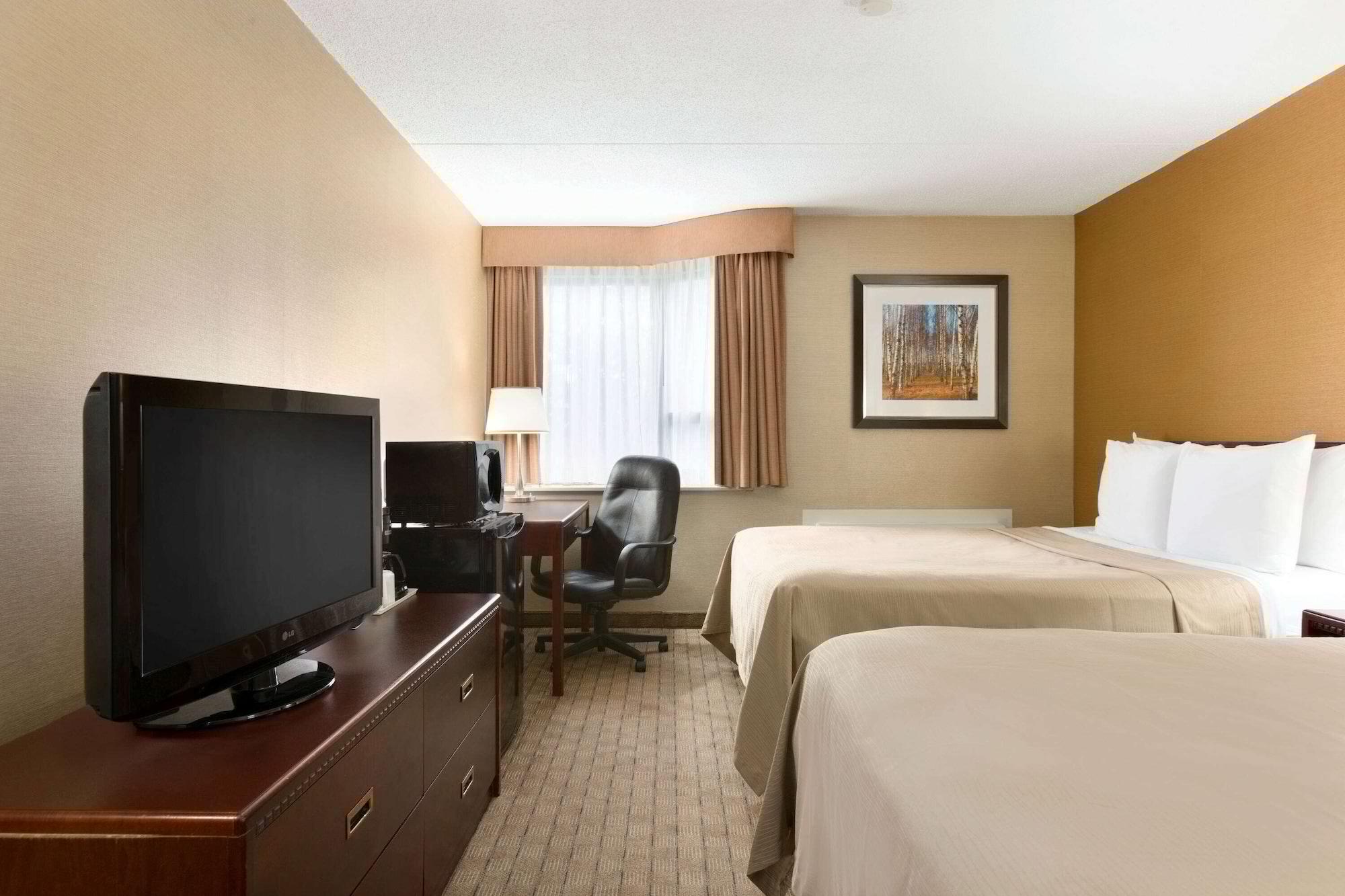 ทราเวลลอดจ์ โตรอนโต อีสต์ Hotel ภายนอก รูปภาพ