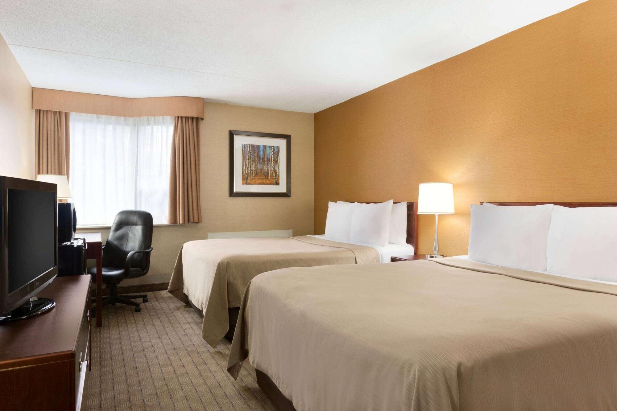 ทราเวลลอดจ์ โตรอนโต อีสต์ Hotel ภายนอก รูปภาพ