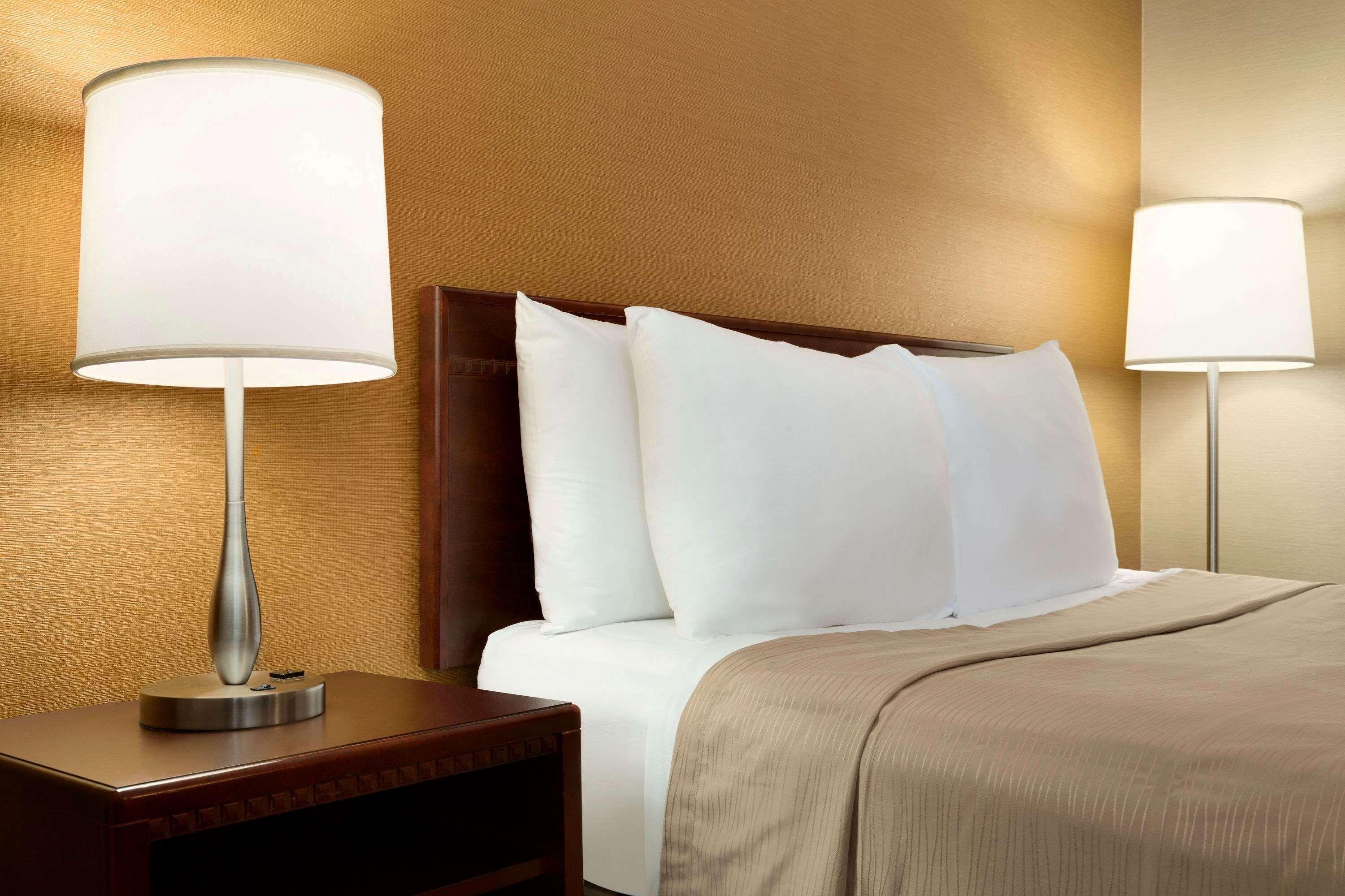 ทราเวลลอดจ์ โตรอนโต อีสต์ Hotel ภายนอก รูปภาพ