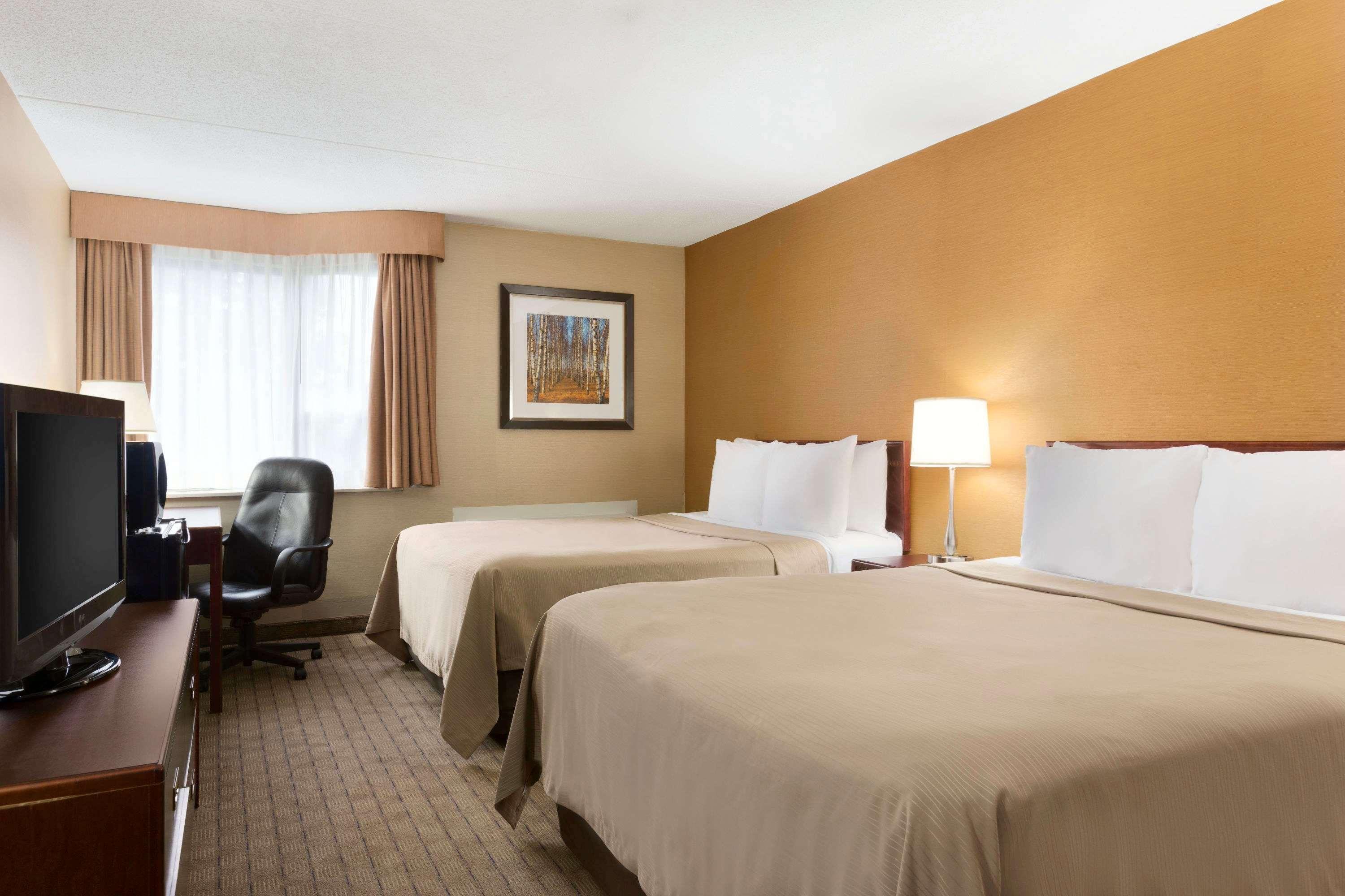 ทราเวลลอดจ์ โตรอนโต อีสต์ Hotel ภายนอก รูปภาพ