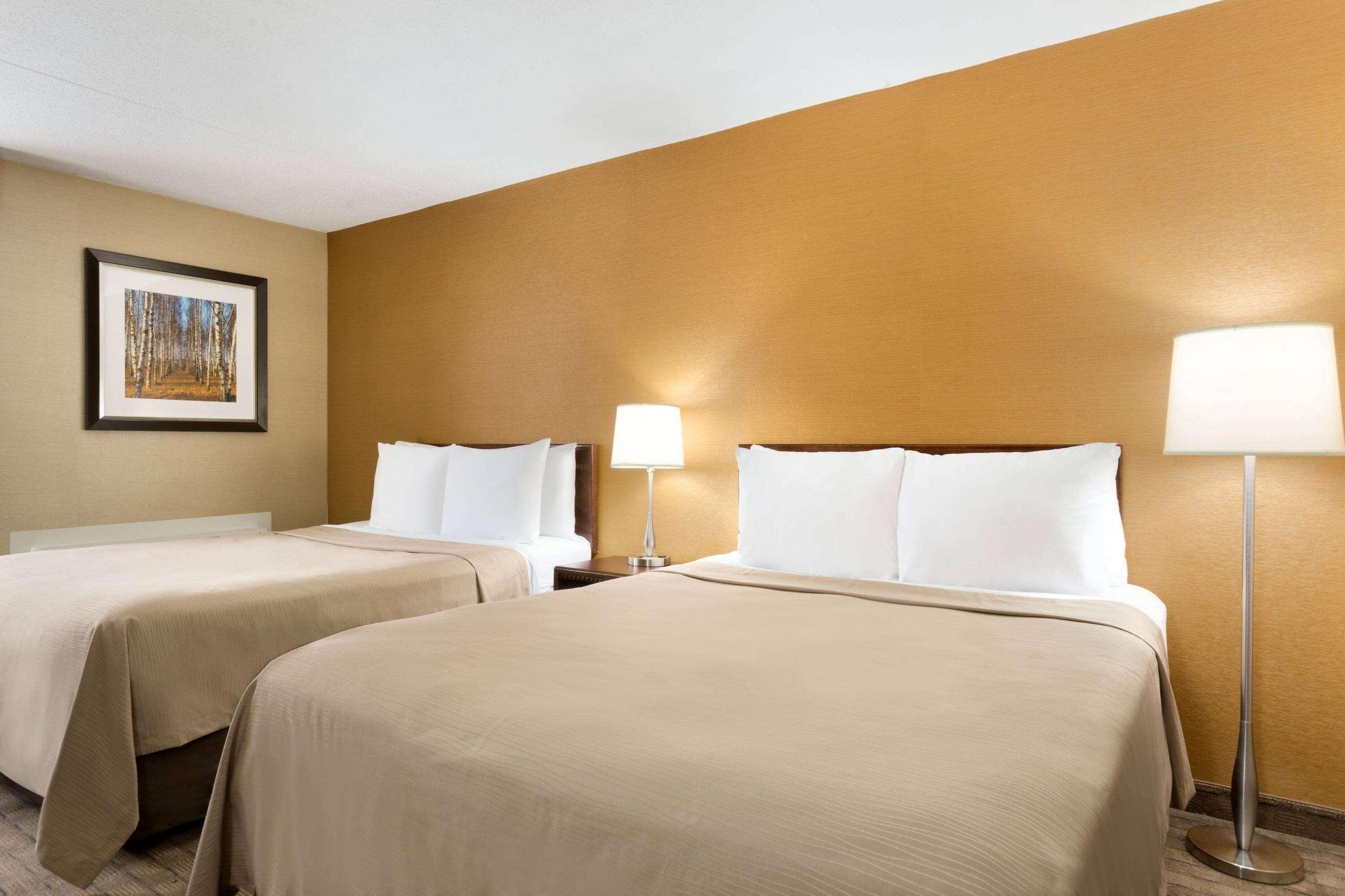 ทราเวลลอดจ์ โตรอนโต อีสต์ Hotel ภายนอก รูปภาพ