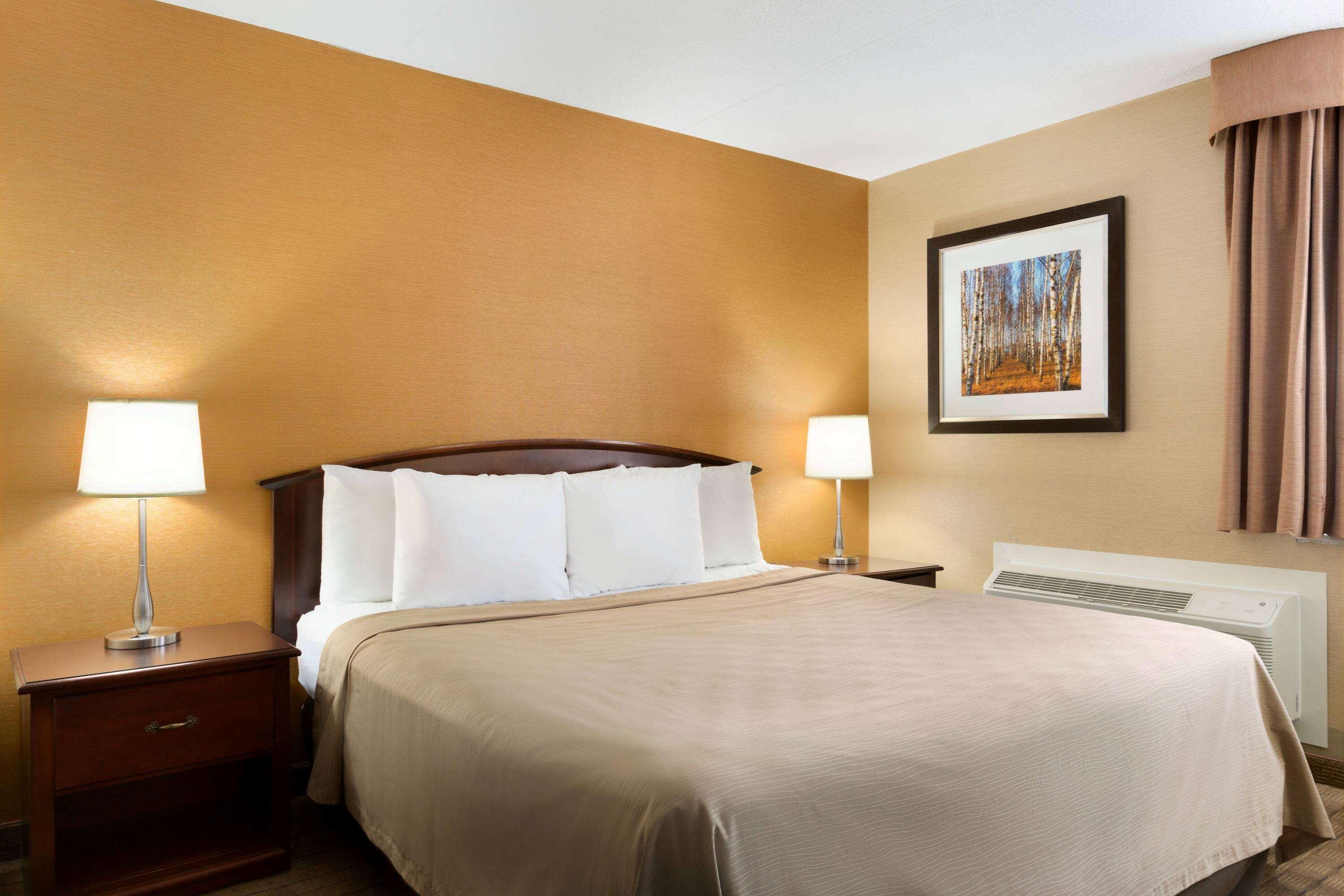 ทราเวลลอดจ์ โตรอนโต อีสต์ Hotel ภายนอก รูปภาพ