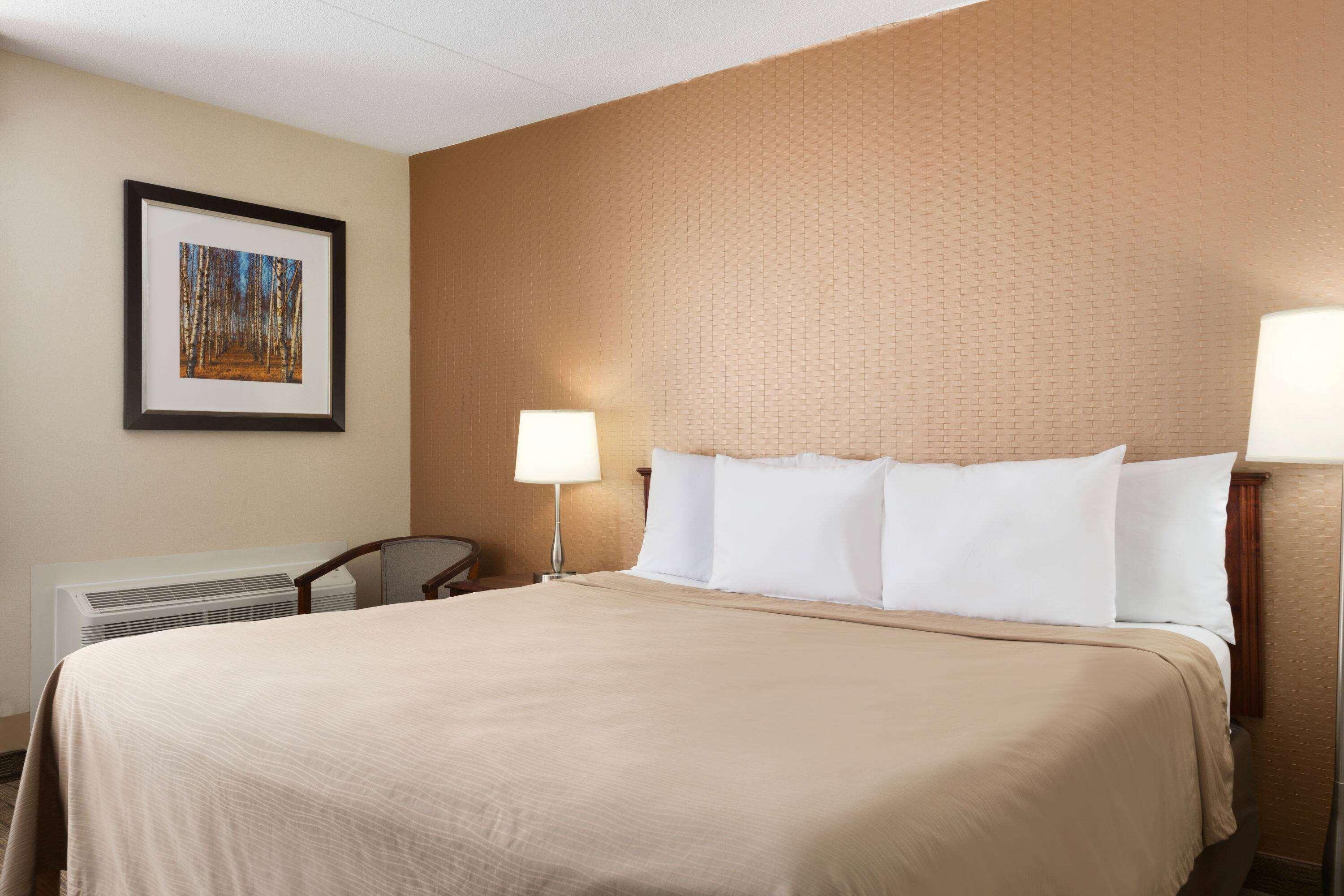 ทราเวลลอดจ์ โตรอนโต อีสต์ Hotel ภายนอก รูปภาพ
