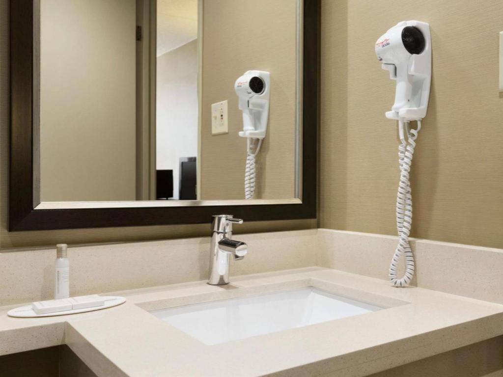 ทราเวลลอดจ์ โตรอนโต อีสต์ Hotel ภายนอก รูปภาพ
