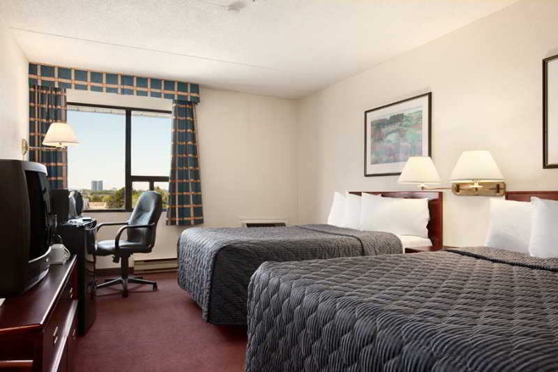 ทราเวลลอดจ์ โตรอนโต อีสต์ Hotel ภายนอก รูปภาพ