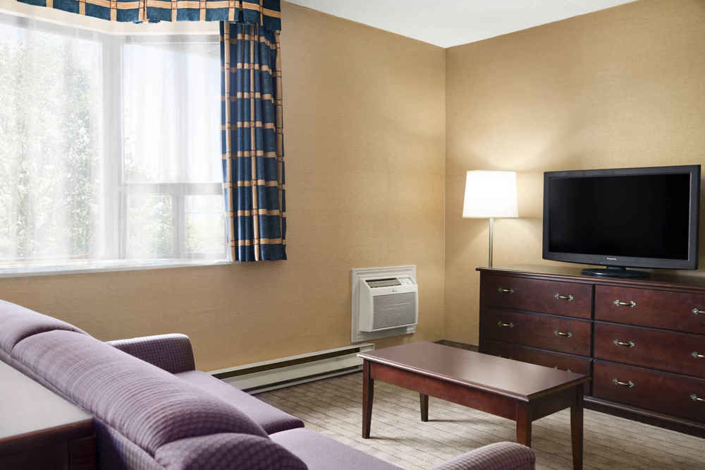 ทราเวลลอดจ์ โตรอนโต อีสต์ Hotel ภายนอก รูปภาพ