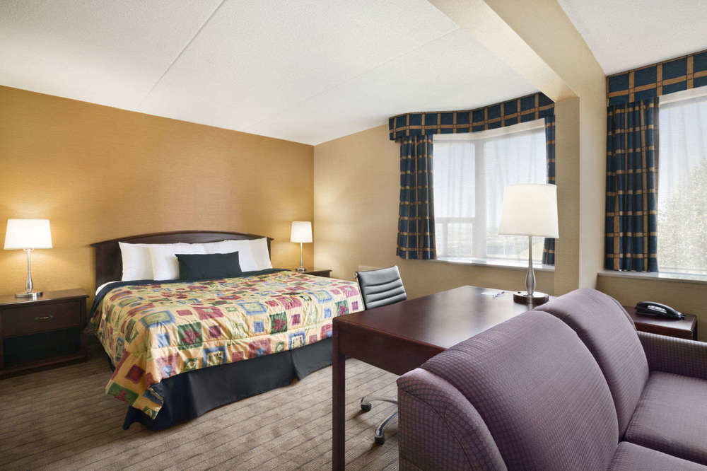 ทราเวลลอดจ์ โตรอนโต อีสต์ Hotel ภายนอก รูปภาพ