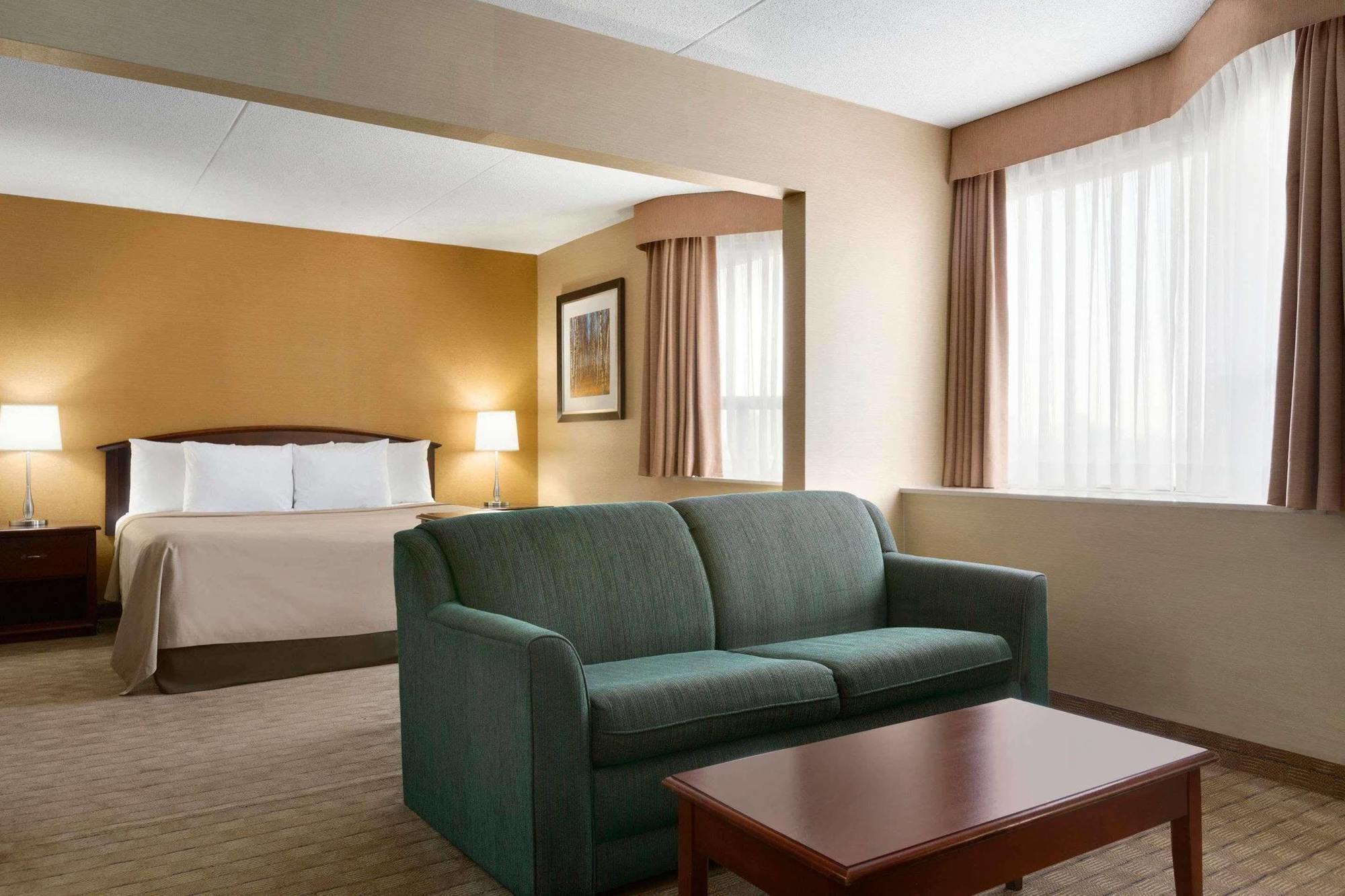 ทราเวลลอดจ์ โตรอนโต อีสต์ Hotel ภายนอก รูปภาพ